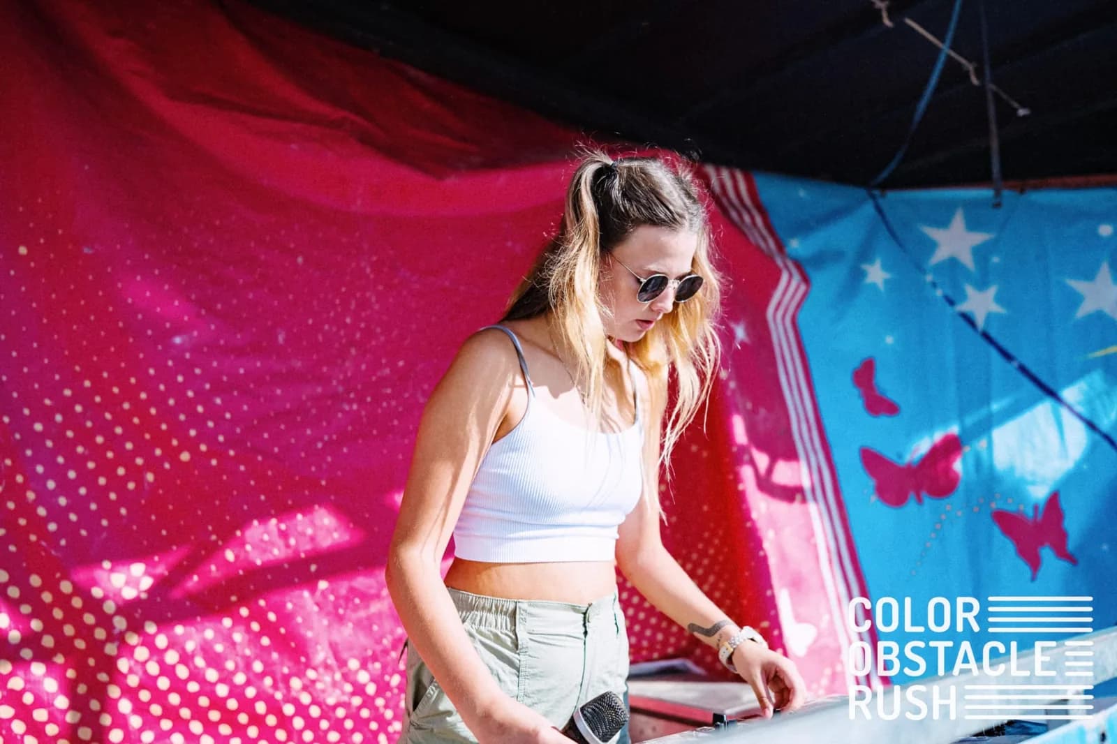 DJ Ninanii am DJ-Pult